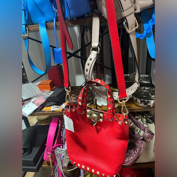 ROCKSTUD GRAINY CALFSKIN POUCH - RED. Never used. Bucket Bag NWOT - Picture 9 of 12